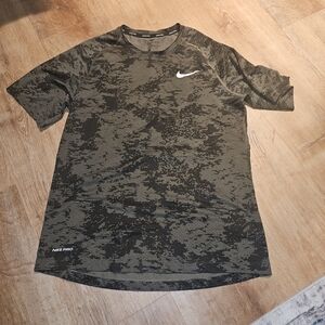 Nike Pro Men's Camo Performance T-Shirt in Gray